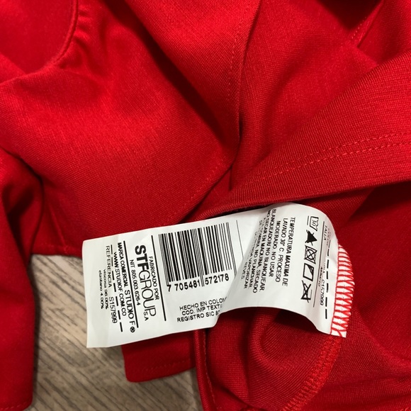 Studio F red top - Picture 8 of 9